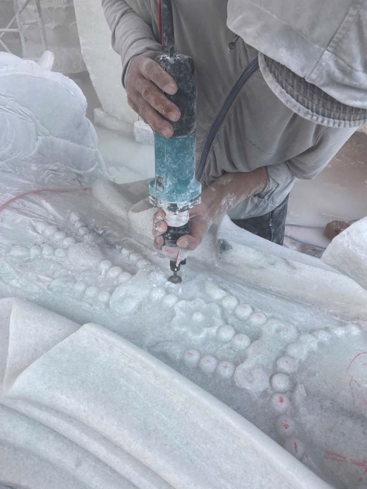 Chi tiết chạm khắc đá