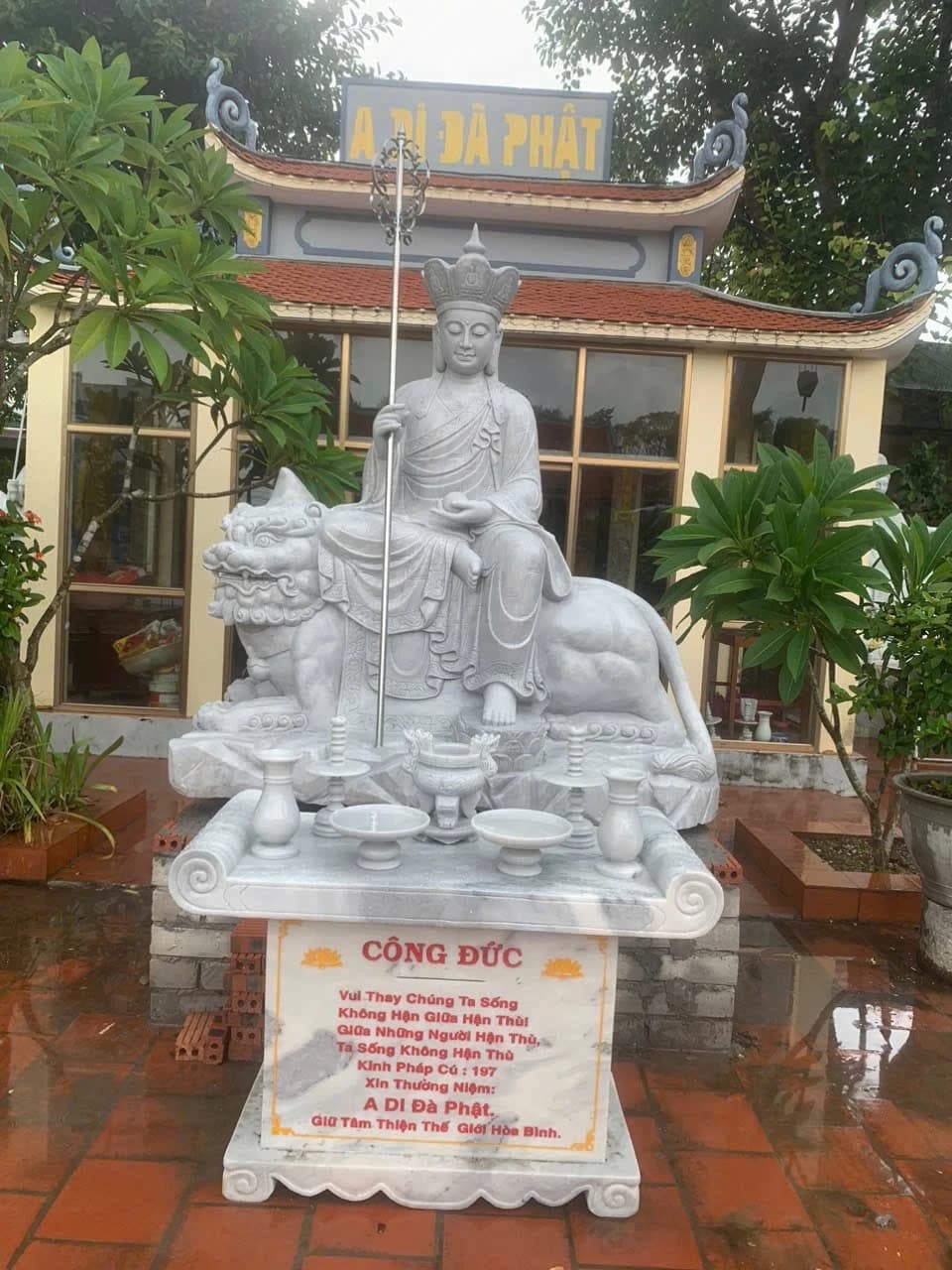 Tượng Địa Tạng Bồ Tát đá — công trình thực tế