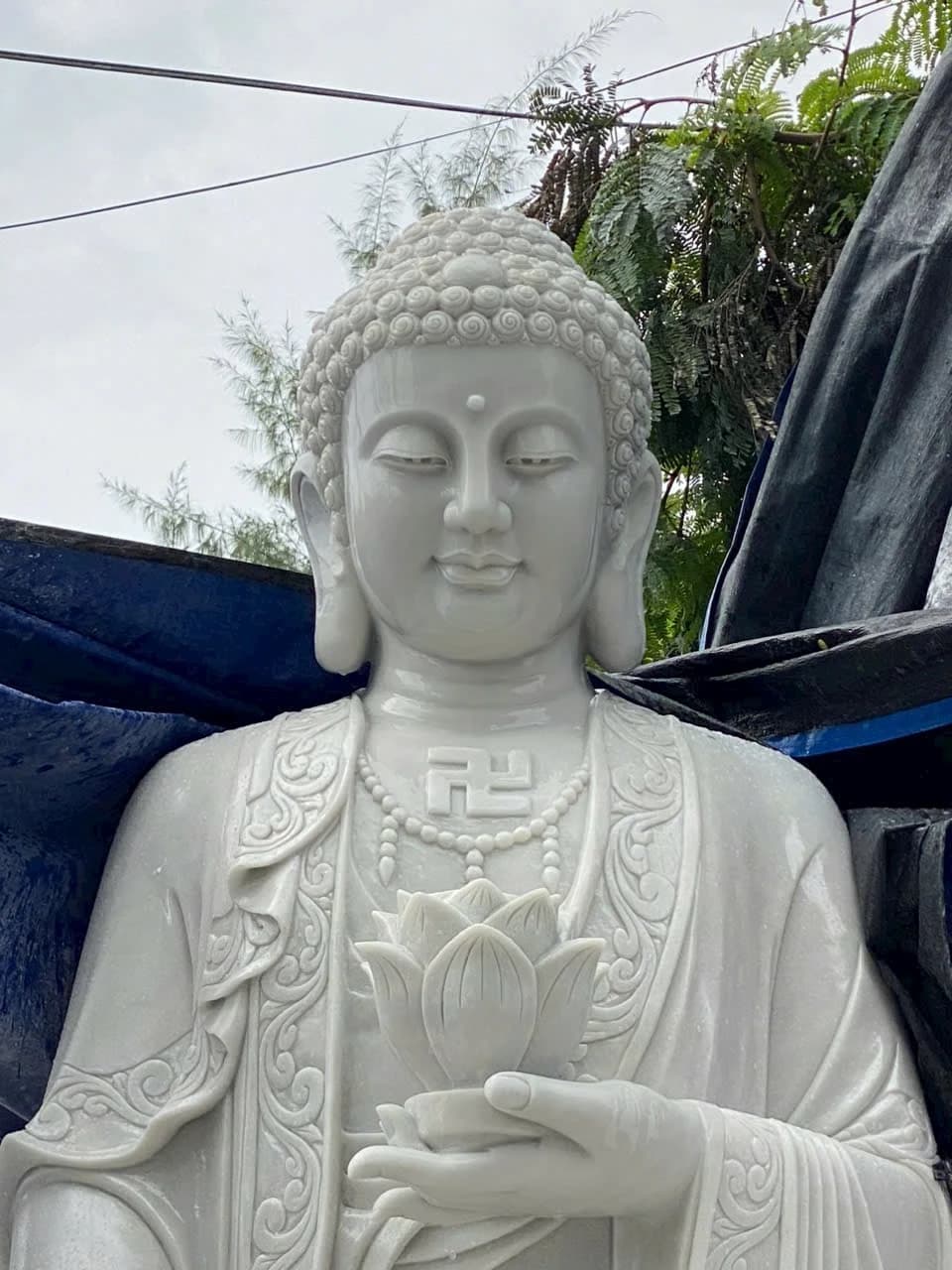 Tượng Phật A Di Đà đá — chi tiết