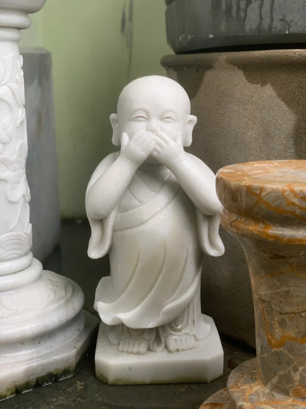Tượng Chú Tiểu đá — 04-bi-mieng