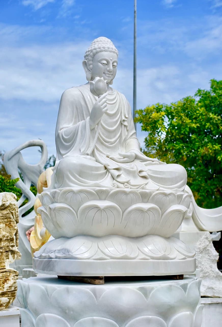 Tượng Phật A Di Đà đá — 06-ngoi-cam-sen-cu