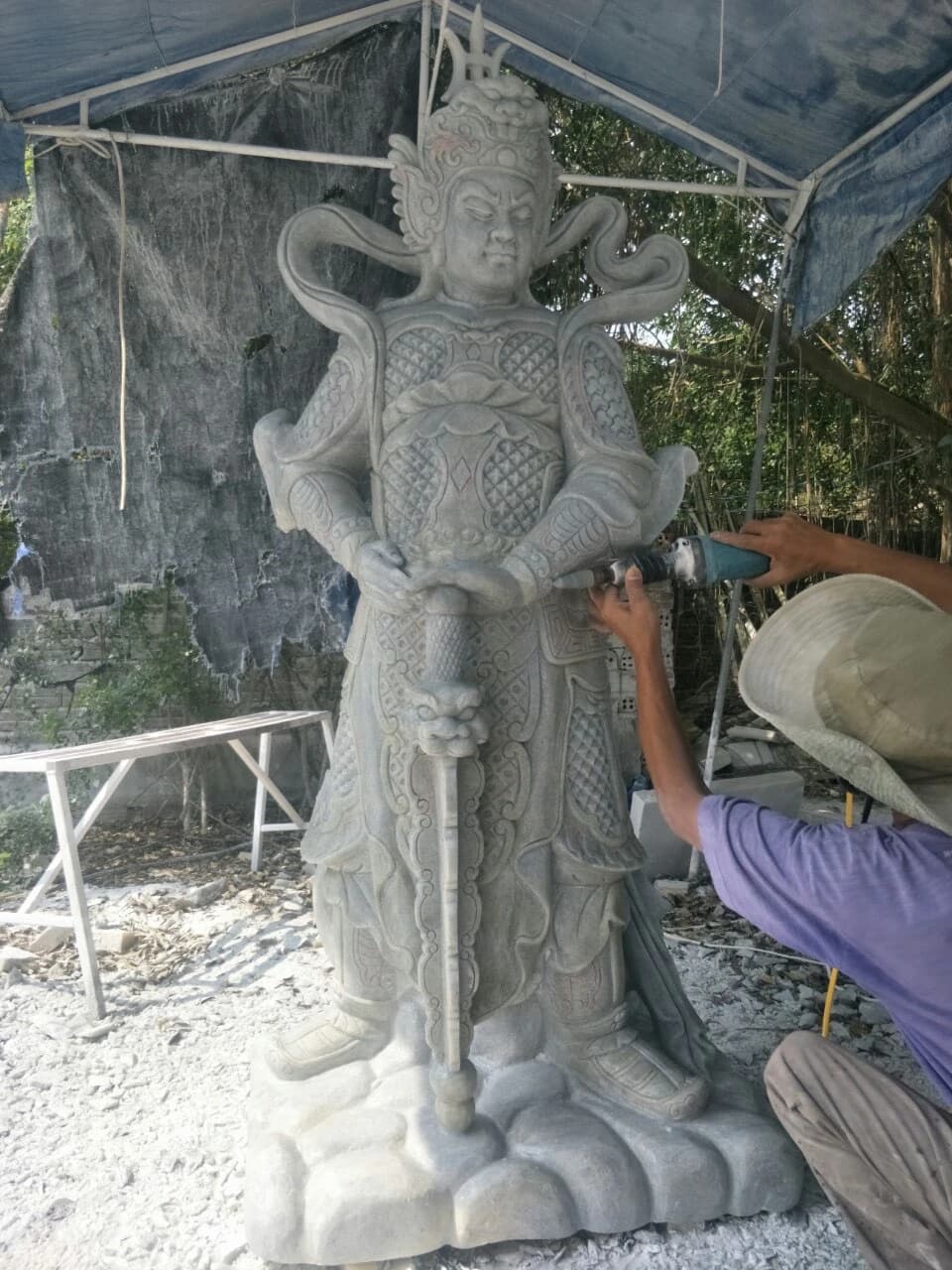 Tượng Hộ Pháp đá — ảnh chính