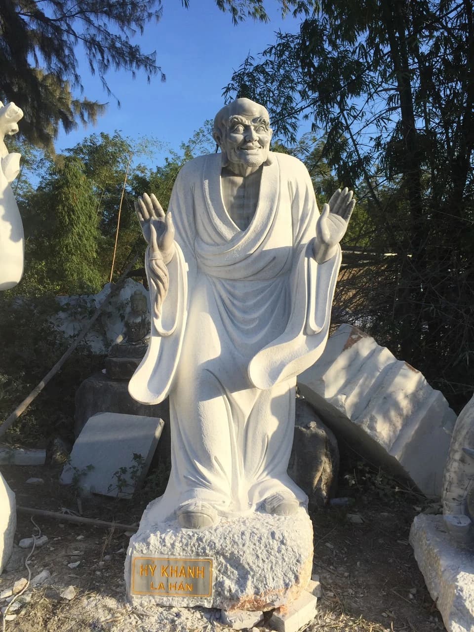 Tượng La Hán đá — ảnh chính