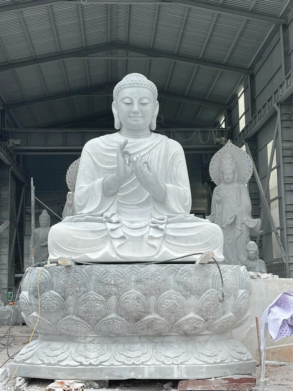 Tượng Phật Thích Ca đá — ảnh chính